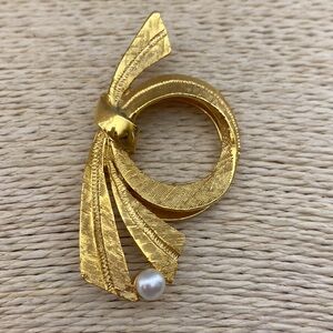 Lieba USA scarf clip